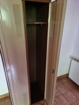 ŠATNÍ SKŘÍNĚ PLECHOVÉ / KOVOVÉ - 2