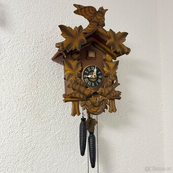 Staré dřevěné unikátní kukačky vyřezávané plně funkční - 2