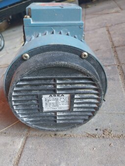 Elektromotor 380V 1,1 kW 2850/3460 ot/min - 2