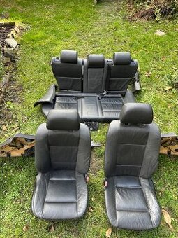 E53 skoro kompletní interiér schwarz (vyhřívaná lavice) - 2