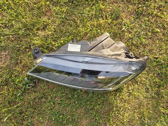 Přední levé xenon světlo Škoda Superb III - 2