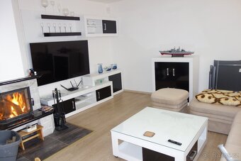 OBÝVACÍ STĚNA - 2