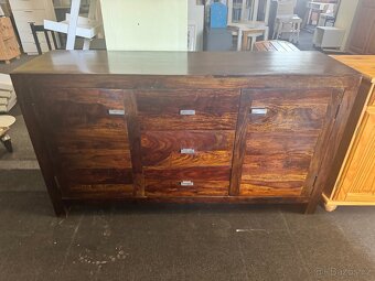 Krásná hnědá velká celodřevěná komoda z palisandru - 2