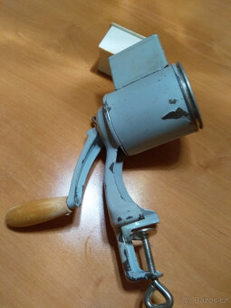 Mlýnek na oříšky,strouhanku, kompletní - 2