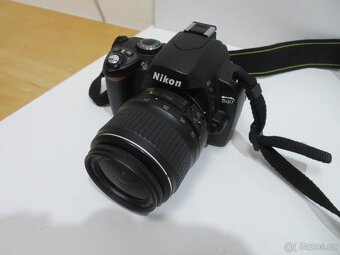 Digitální fotoaparát Nikon D40 + objektiv (závěrka 17596) - 2