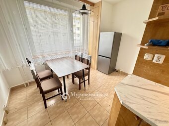 Pronájem bytu 3+1 75 m² včetně balkonu a sklepní kóje, Znojm - 2