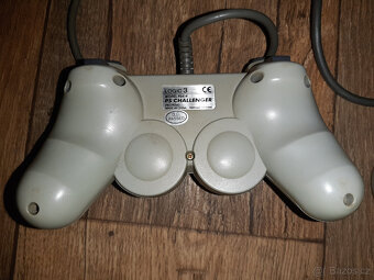 Prodám 3 kusy ovladačů Playstation - 2