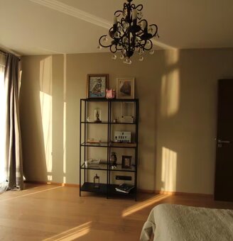 IKEA Regál – černohnědý/sklo (výborný stav) - 2