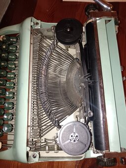 Psací stroj ze 60. let - 2