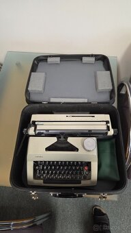 Psací stroj s kufrem - 2