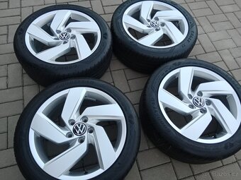 alu kola 5x112 r17 VW Golf a letní pneu 222/45/17 - 2