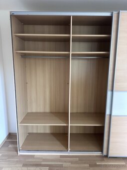 Velká šatní skříň s posuvnými dveřmi – 316 x 68,5 x 236 cm - 2