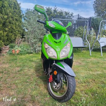 Skútr 50 ccm 4t - 2