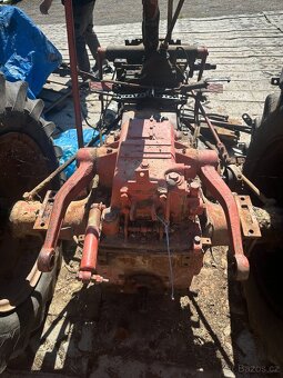 Prodám kompletní zadek zetor super 35 - 2