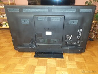 prodám TV Sharp LC-60LE740E - 2