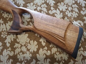 Pažba CZ 557 THUMBHOLE schránková verze - 2