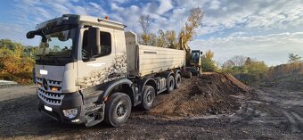 MERCEDES BENZ AROCS 3240 8x4 třístranný sklápěč - 2