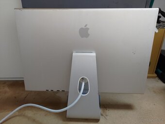 Apple cinema display 24 palců funkční. - 2
