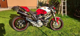 Ducati Monster 796 - 2