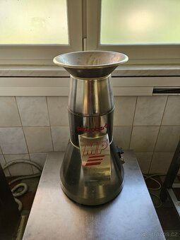 Elektricky mlynek na strouhanku - 2