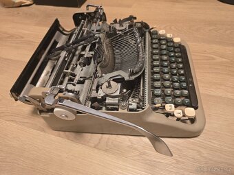 Psací stroj Consul, Made in Czechoslovakia - 2