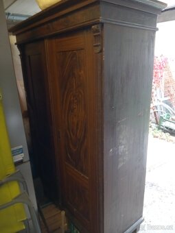 Starožitná skříň - 2