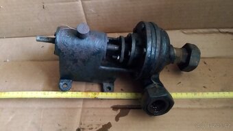 stará vodní pumpa - 2