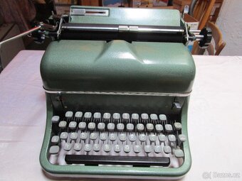 Starý psací stroj - 2