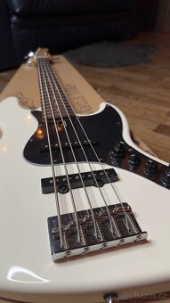 Marcus Miller V3 - 5strunná baskytara - 2