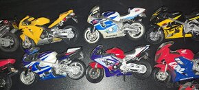 Modely motorek v měřítku 1:18 - 2