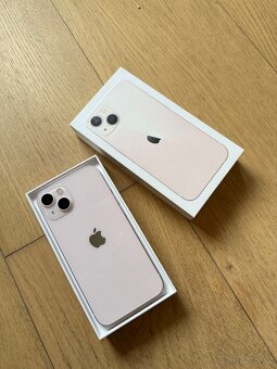 Apple iPhone 13 128GB růžový - 2