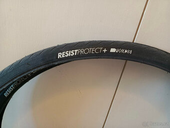pláště Triban Protect 700 × 28 s pevnou patkou - 2