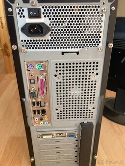 PC- sada s monitorem - 2