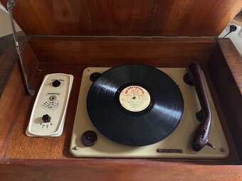 Gramoradio Tesla - 2