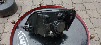 Pravý přední světlomet Peugeot partner 2005 - 2