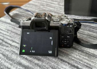 Olympus E-M10 Mark III - 2