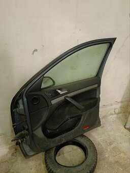 Škoda Octavia 2 přední pravé dveře modrá - 2