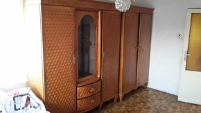 Starožitné skříně + zrcadlo - 2