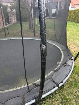 Zapuštěná trampolína - 2
