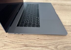 Apple MacBook Pro 15" 2018 Touchbar,vesmírně šedý - 2