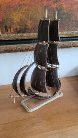 Plachetnice, ručně vyrobená z kokosů. 27 cm. Typ 2. - 2