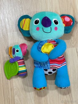 Lamaze plyšový medvídek Koala s pískátkem modrý 25 cm - 2