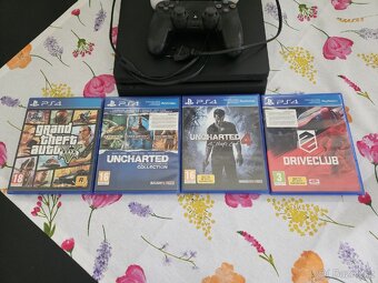 PlayStation 4 Slim 1tb + 2 ovladače + hry - 2