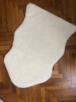 2x Umělý beraní kobereček značky IKEA - 2