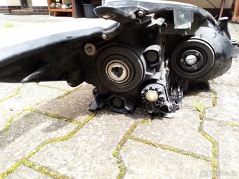 Přední světlomety Toyota Prius. - 2
