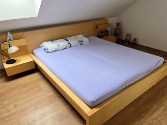 Manželská postel s matracemi a nočními stolky Ikea - 2