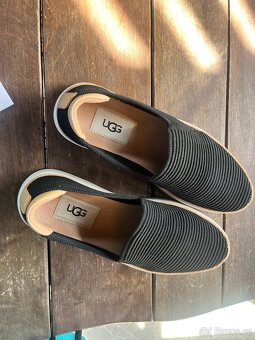 UGG slip-on boty 37 ( sedí spíš 36,5 ) - 2
