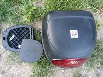Zánovní kufr GIVI - 2
