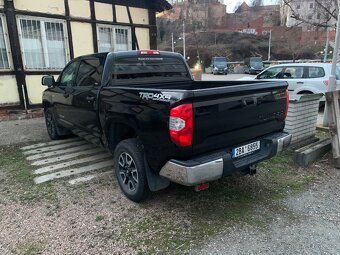 Toyota Tundra Sr5 - 2