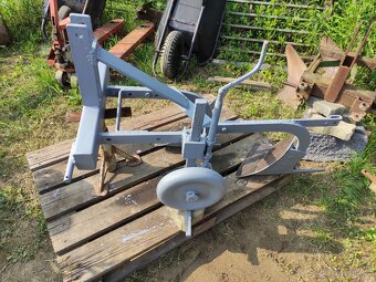 dvouradliční  pluh za TK- 14,Mt -8-132 - 2